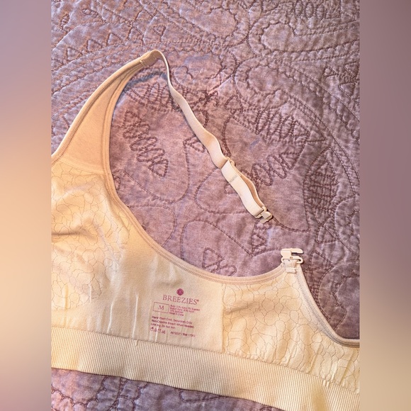 Breezies front closure Beige Bra, no wire - Picture 5 of 9